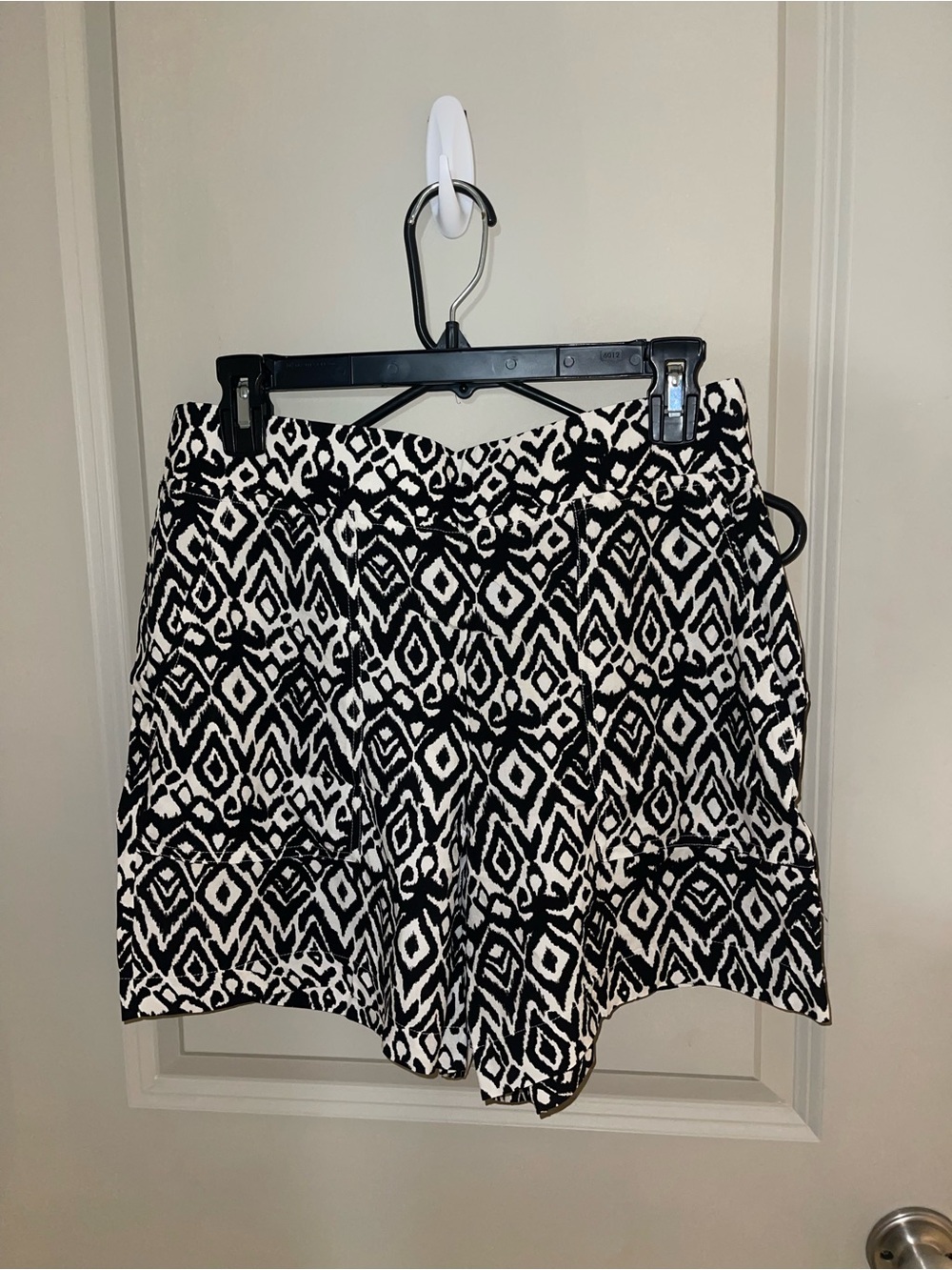 Wildfox Black & White Flowy Shorts Size Medium